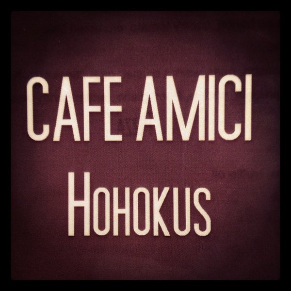 Das Foto wurde bei Cafe Amici von R J. am 5/12/2012 aufgenommen