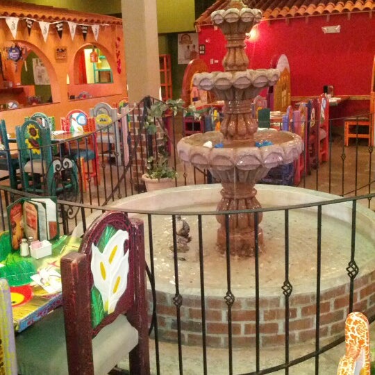 Das Foto wurde bei La Mesa Mexican Restaurant von Andy S. am 8/22/2012 aufgenommen