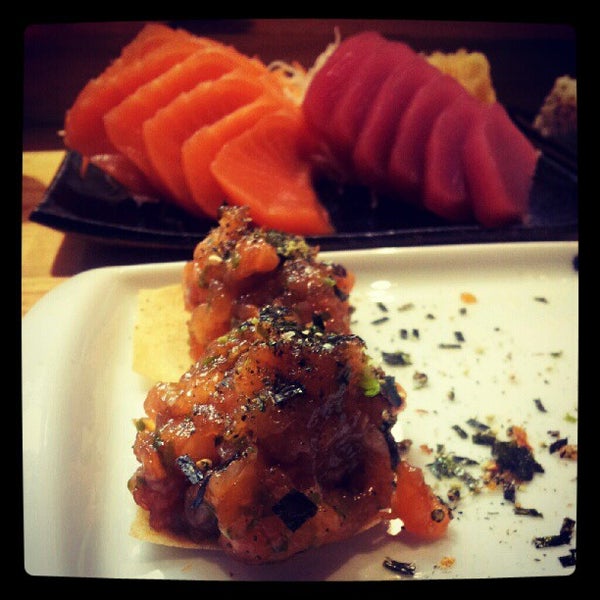 รูปภาพถ่ายที่ Sushi Yuzu โดย Lílli S. เมื่อ 6/21/2012