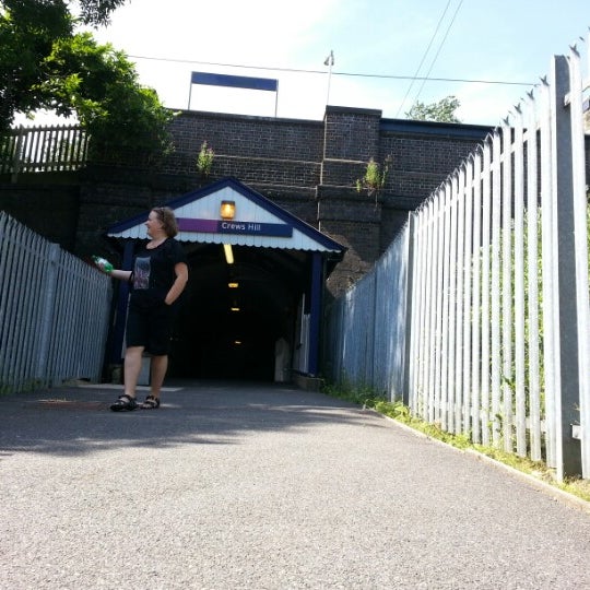 Crews Hill Railway Station (CWH) Rail Station in Crews Hill