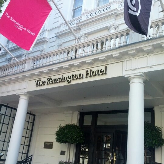 Photo taken at The Kensington Hotel by Tal S. on 7/22/2012