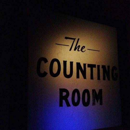 Снимок сделан в The Counting Room пользователем Damien B. 3/24/2012