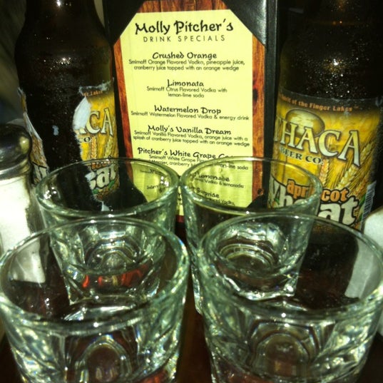 6/13/2012 tarihinde Pauline C.ziyaretçi tarafından Molly Pitcher&#39;s Ale House'de çekilen fotoğraf