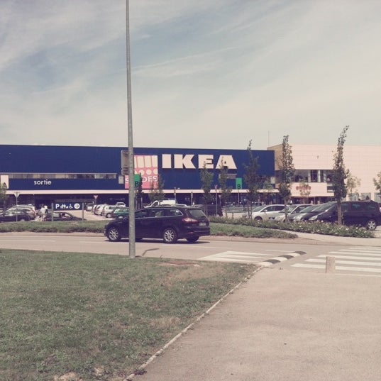 รูปภาพถ่ายที่ IKEA โดย Hana J. เมื่อ 7/4/2012