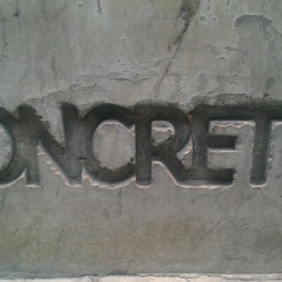 รูปภาพถ่ายที่ Concrete โดย Sam C. เมื่อ 7/26/2012