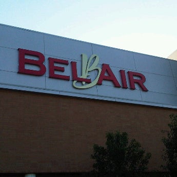 Foto tirada no(a) Bel Air por Bryan B. em 11/16/2011