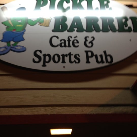 Photo taken at Pickle Barrel Cafe &amp; Sports Pub - Milledgeville by Steven on 12/9/2011
