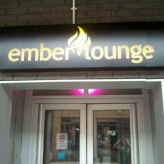 Foto tirada no(a) The Ember Lounge por Wayne Alex S. em 10/9/2011