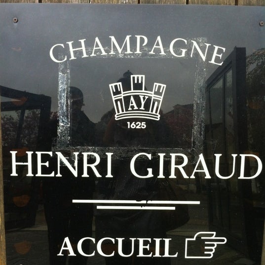 4/10/2012에 Jennifer Y.님이 Champagne Henri Giraud에서 찍은 사진