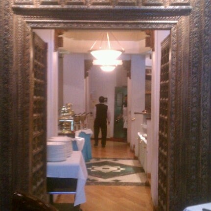 6/8/2012 tarihinde Robert B.ziyaretçi tarafından Sapphire Indian Cuisine'de çekilen fotoğraf