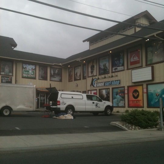 รูปภาพถ่ายที่ K-Coast Surf Shop โดย Matt G. เมื่อ 9/12/2011