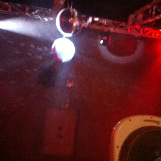 Foto tirada no(a) Lotte 6 Drinks &amp; Dance por Manu R. em 4/25/2012