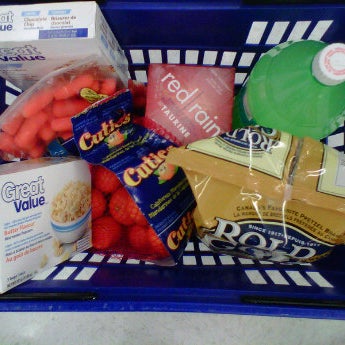 รูปภาพถ่ายที่ Walmart โดย Andrea C. เมื่อ 3/6/2012