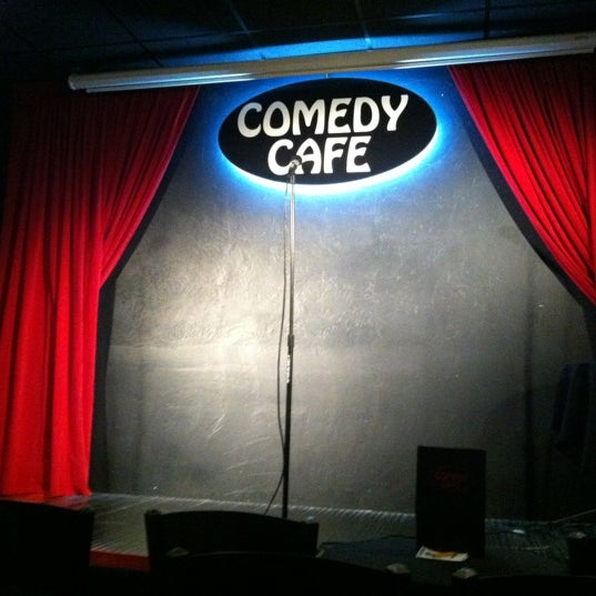 Foto tirada no(a) Comedy Cafe por Z P. em 6/24/2012