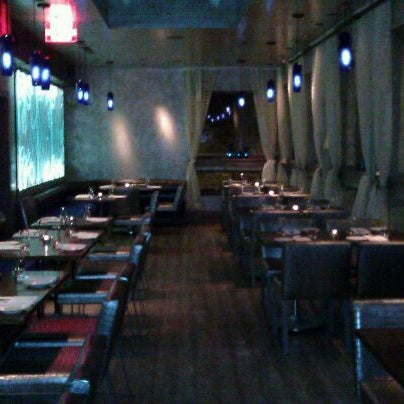 รูปภาพถ่ายที่ Silver Restaurant &amp; Lounge โดย Chris P. เมื่อ 12/15/2011