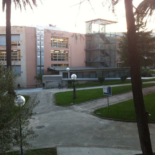 รูปภาพถ่ายที่ La Salle Campus โดย Javier W. เมื่อ 11/25/2011