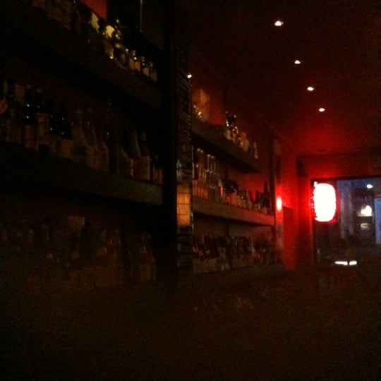 Foto tirada no(a) Nihonshu Sake Bar por Darryl A. em 9/3/2011