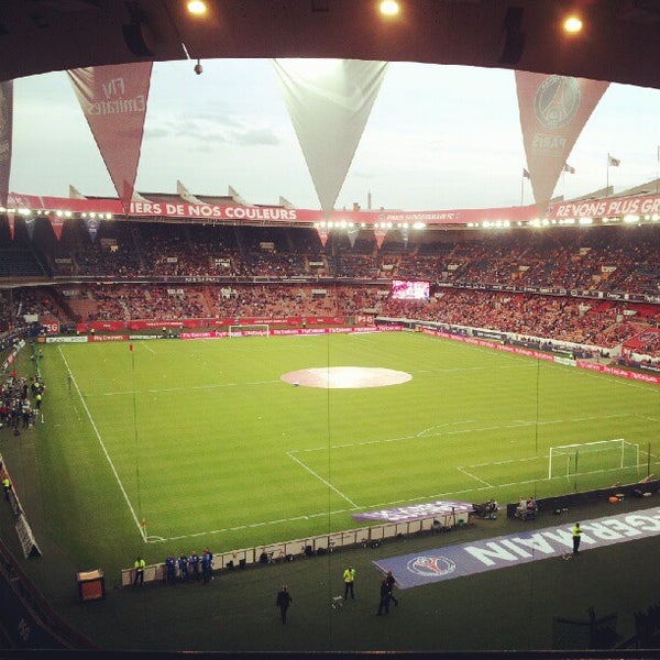 次での写真 Parc Des Princes Auteuilのサッカースタジアム