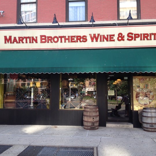 Снимок сделан в Martin Brothers Wine &amp; Spirits пользователем Patricia S. 5/31/2012