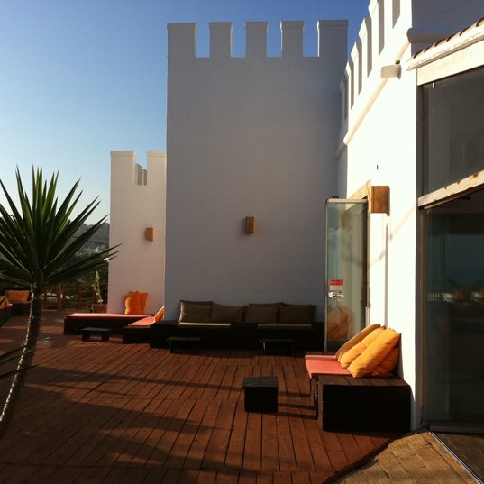 Стерео хотел. Ибис отель с бассейном. Стереограмма будда. Домик -стереокартинка 3д. Щапова 26а казань хостел.