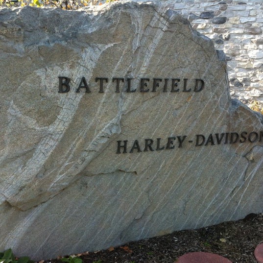 รูปภาพถ่ายที่ Battlefield Harley-Davidson โดย John F. เมื่อ 11/2/2011