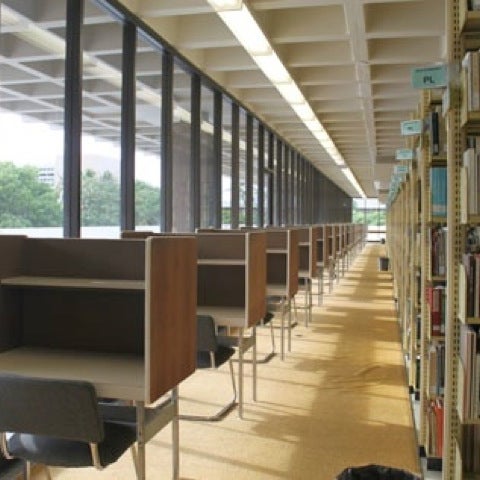 Foto tomada en Hamilton Library  por Philip W. el 10/14/2011