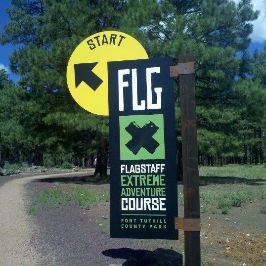 รูปภาพถ่ายที่ Flagstaff Extreme Adventure Course โดย Steven R. เมื่อ 8/2/2012