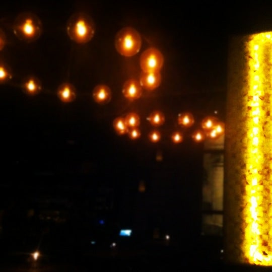 Foto tirada no(a) Onyx Lounge por Paul G. em 7/17/2012