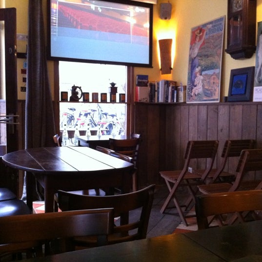4/18/2012 tarihinde Eric K.ziyaretçi tarafından Taverna Barcelona'de çekilen fotoğraf