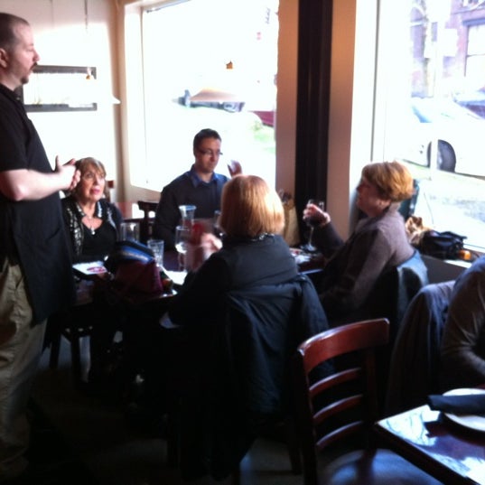 3/14/2012 tarihinde Jessica V.ziyaretçi tarafından Kylie&#39;s Chicago Pizza'de çekilen fotoğraf