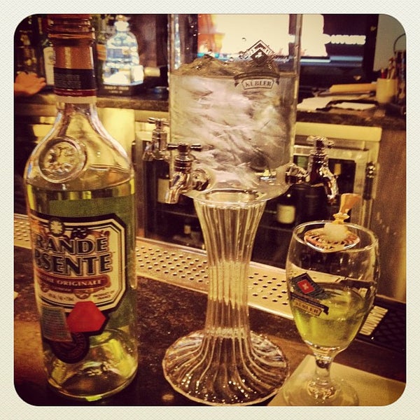 Foto tirada no(a) Double Helix Wine &amp; Whiskey Lounge por Felecia T. em 5/9/2012