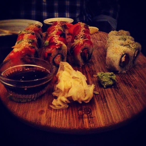 Снимок сделан в Sushi Sasa пользователем Brittani V. 3/10/2012