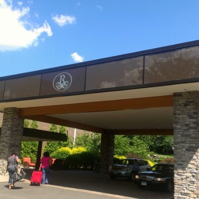 Foto scattata a Renaissance Westchester Hotel da Déyshon D. il 6/23/2012