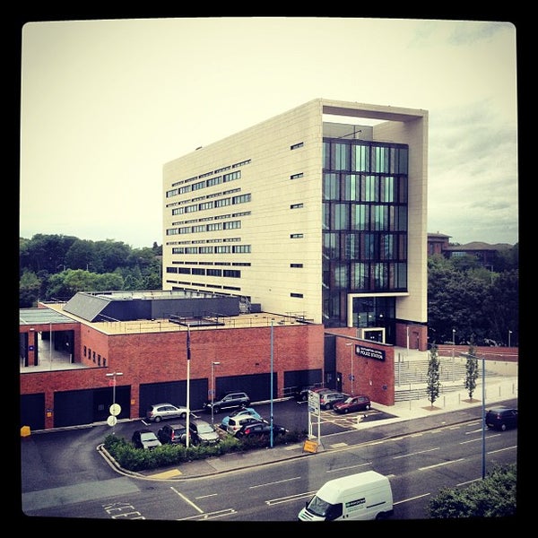 Foto tirada no(a) Southampton Central Police Station por Claus W. em 5/31/2012