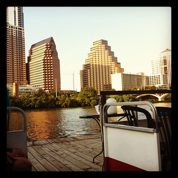 รูปภาพถ่ายที่ Lone Star Riverboat โดย Ashley F. เมื่อ 6/10/2012