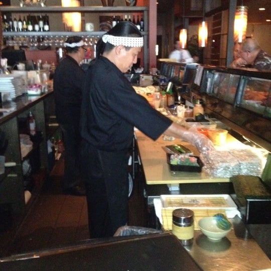 Foto tirada no(a) DaRuMa- Japanese Steakhouse and Sushi Lounge por Jeffrey R. em 7/28/2012