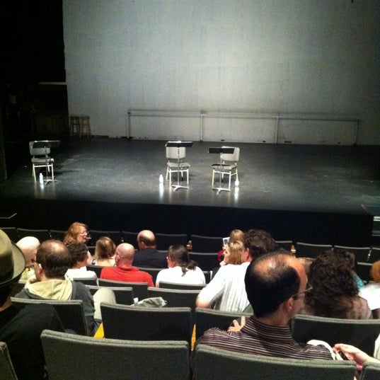 Foto tomada en Vineyard Theatre  por Pat S. el 6/25/2012