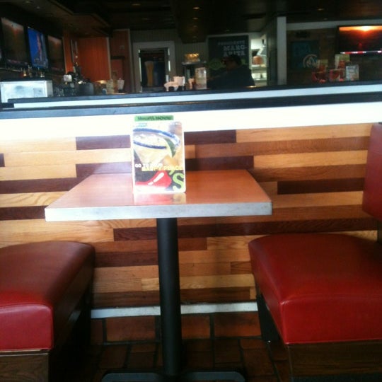 Photo taken at Chili&#39;s Grill &amp; Bar by Tracy S. on 4/16/2012