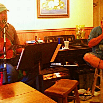Photo prise au Sugar Magnolia Bakery &amp; Cafe par Tracy R. le9/7/2012
