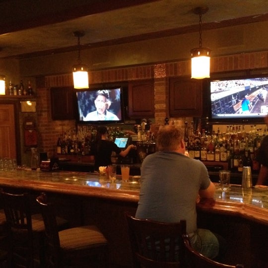 6/17/2012 tarihinde Patrick P.ziyaretçi tarafından Rex&#39;s American Grill and Bar'de çekilen fotoğraf