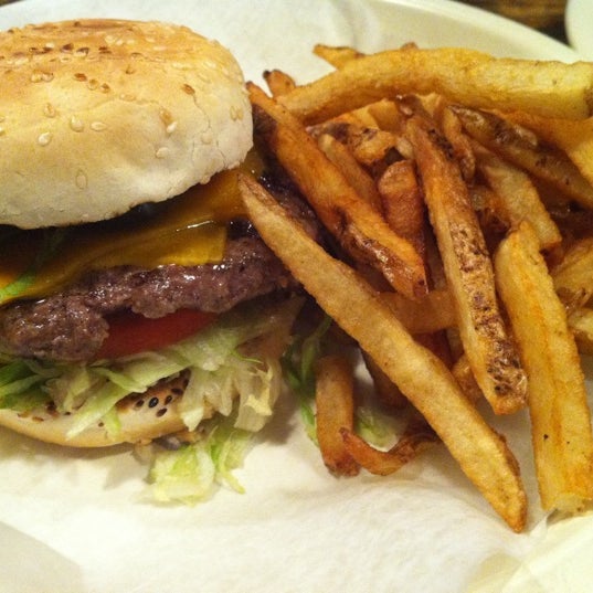 8/9/2011にChristopher F.がJoy Burger Barで撮った写真