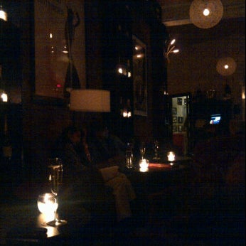 2/14/2012 tarihinde Hiro T.ziyaretçi tarafından The Bubble Lounge'de çekilen fotoğraf