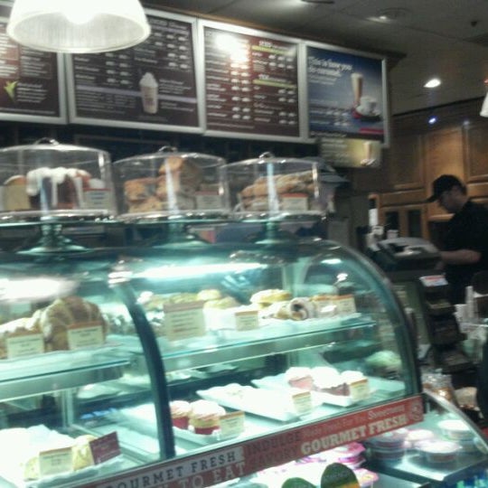 Photo taken at The Coffee Bean &amp; Tea Leaf by Camel V. on 2/10/2012