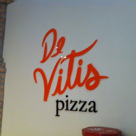 Foto tirada no(a) De Vitis Pizza por Bruno D. em 1/23/2012