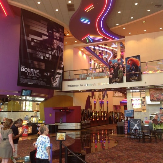 Fotos bei Regal Edwards Valencia & IMAX Newhall 42 Tipps von 3066