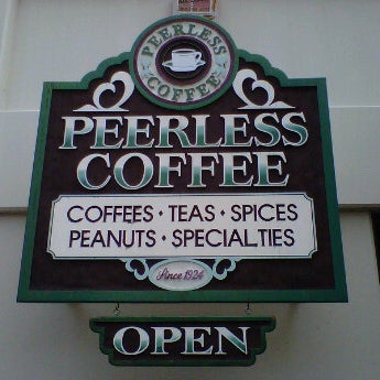 Foto scattata a Peerless Coffee &amp; Tea da Michael Q. il 2/20/2012
