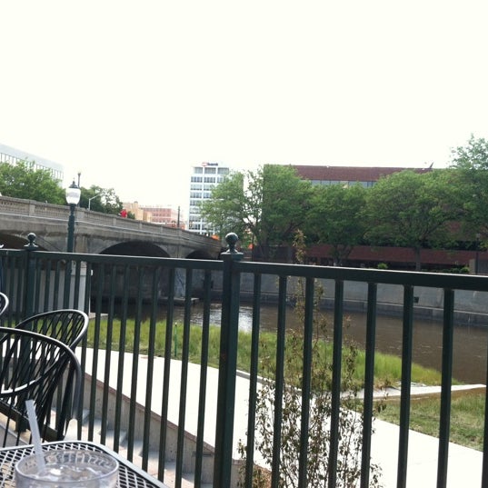 6/2/2012 tarihinde Megan M.ziyaretçi tarafından Falls Landing Restaurant'de çekilen fotoğraf