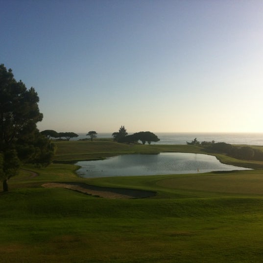 รูปภาพถ่ายที่ Sandpiper Golf Course โดย Brian เมื่อ 8/10/2012
