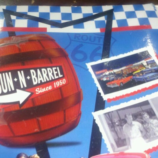 รูปภาพถ่ายที่ Bun &#39;N&#39; Barrel โดย Ken P. เมื่อ 1/14/2012