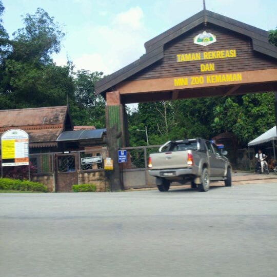 taman rekreasi dan mini zoo kemaman Sue Jones